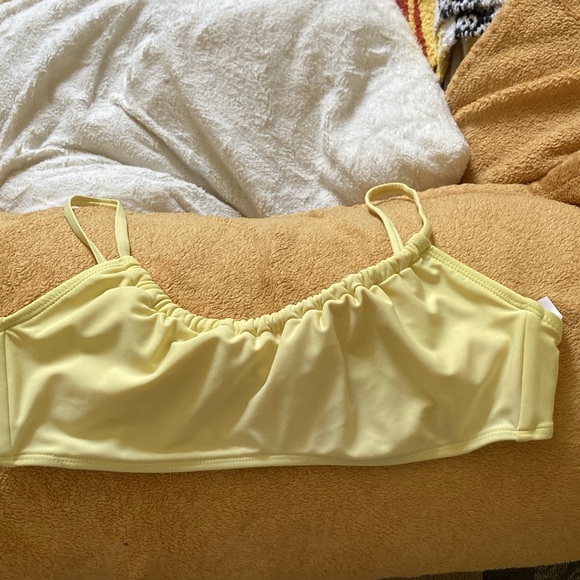 Adorable yellow bikini with gold accents top large 11/13 bottom medium - Picture 11 of 12